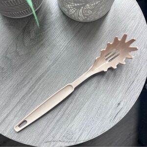 Ekco Vintage Almond Tan 11" Plastic Spaghetti Pasta Serving Spoon Classic